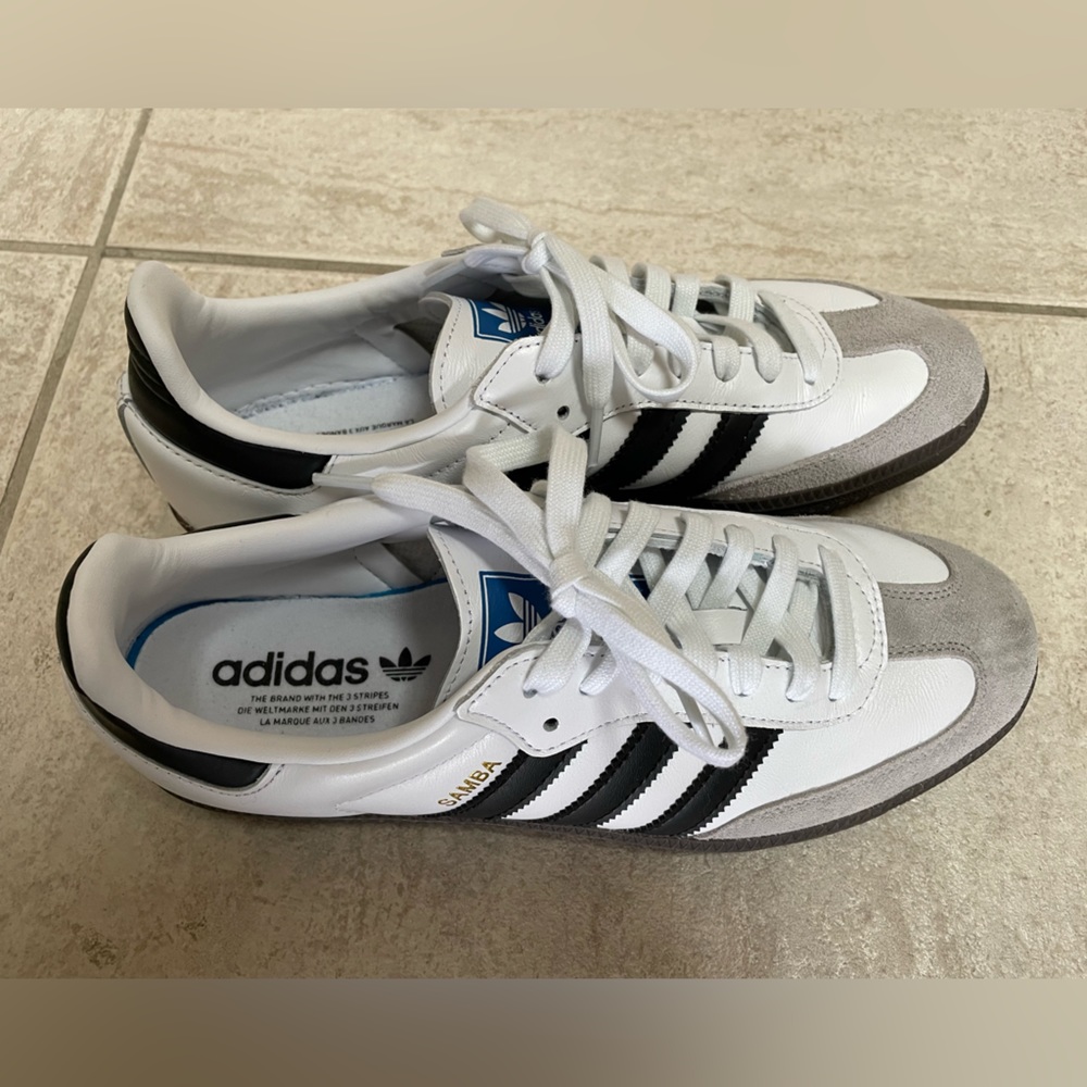 Adidas Samba OG, unisex size 8 (Like New!)
